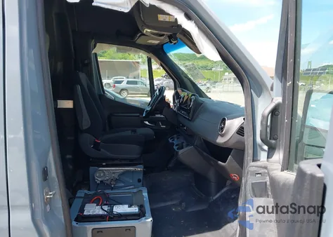 2022 Mercedes-Benz Sprinter 2500 Standard Roof V6 из США, поврежденный, VIN W1Y4EBVYXNT102355